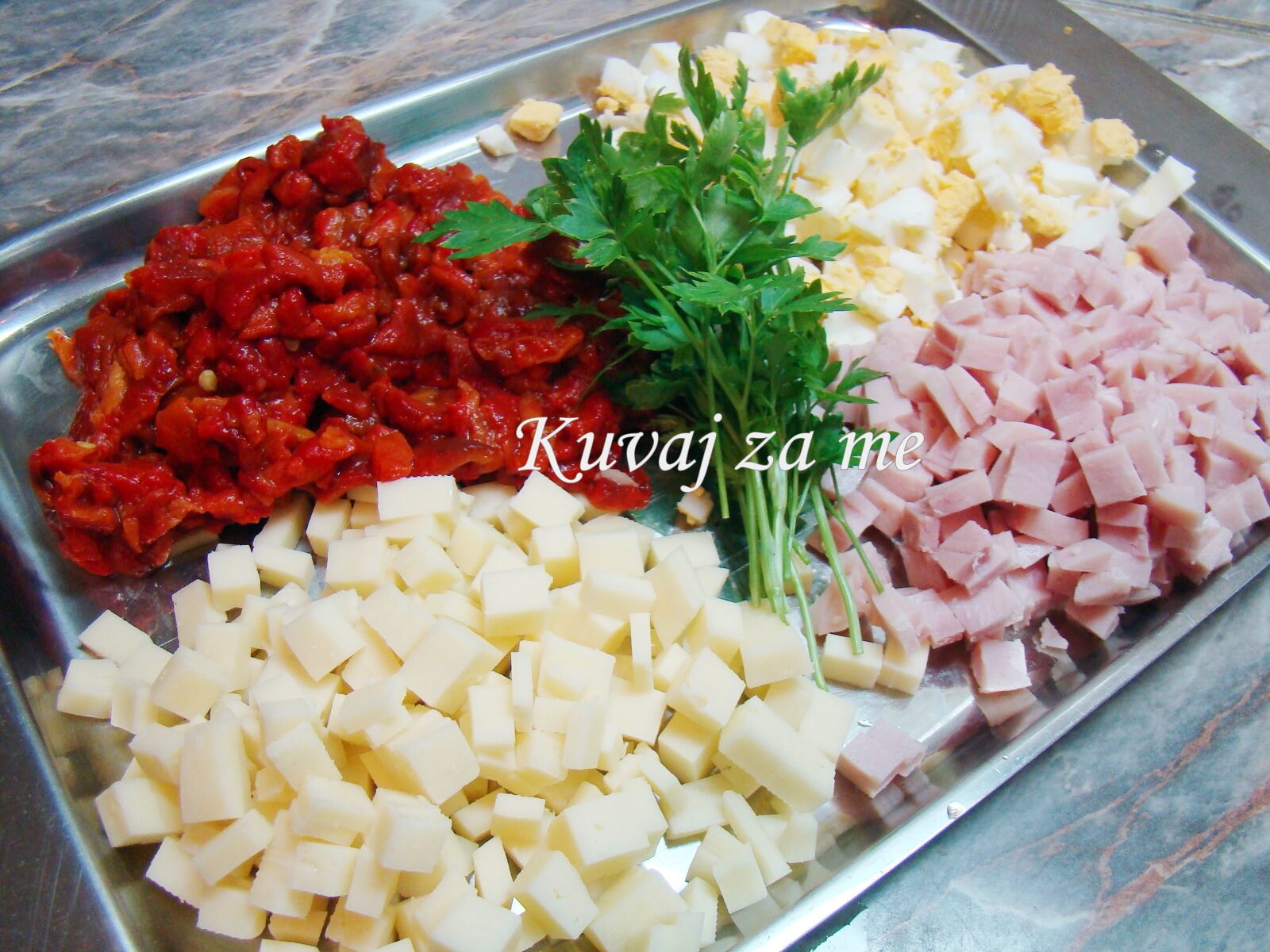 Salata sa pečenim paprikama