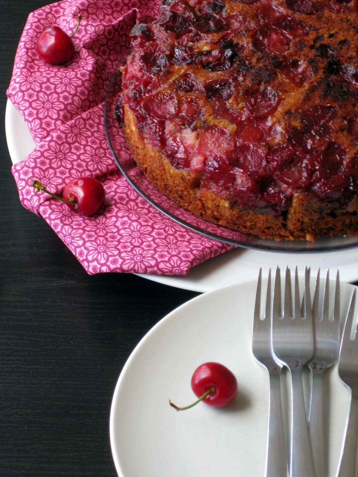Preokrenuta torta sa tresnjama